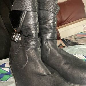 Ladies insulted black boots